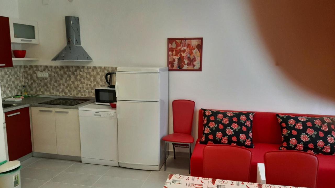 Apartmani Mw, Crveni Apartman Башка Экстерьер фото