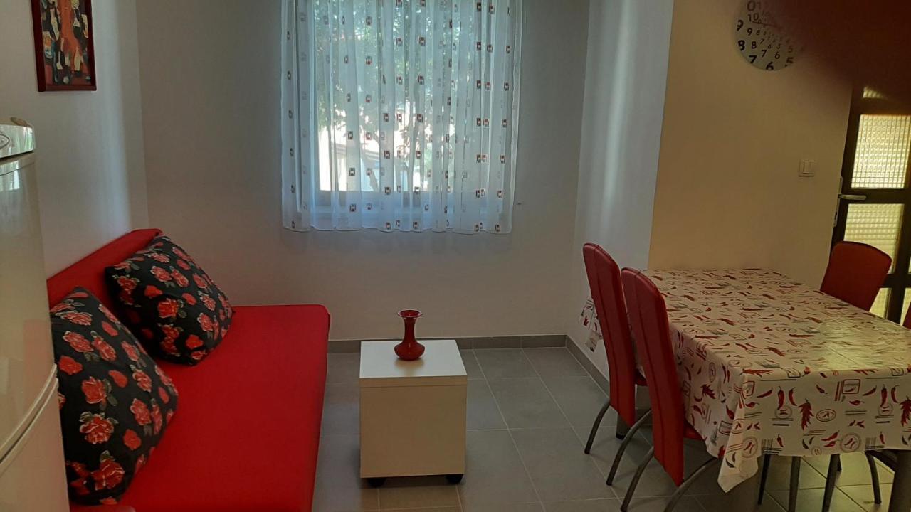 Apartmani Mw, Crveni Apartman Башка Экстерьер фото